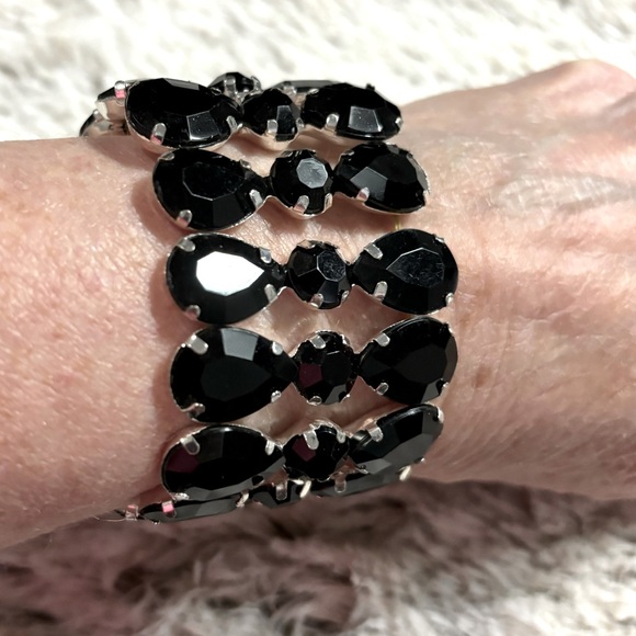 Black Rhinestone Stretch Statement 8" Bracelet Silver Tone Prong Set Stones New - Picture 3 of 5